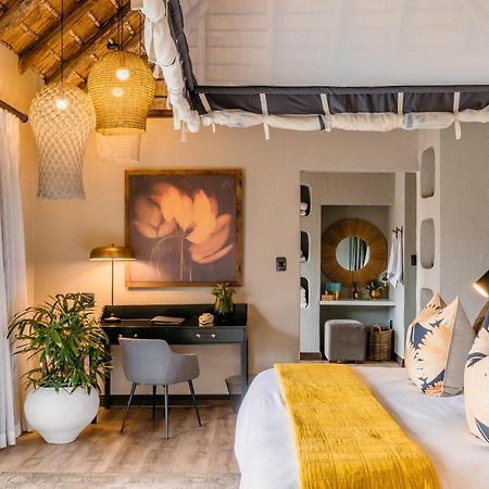 Thornybush Simbambili Lodge Reserva de caza Sabi Sand Exterior foto