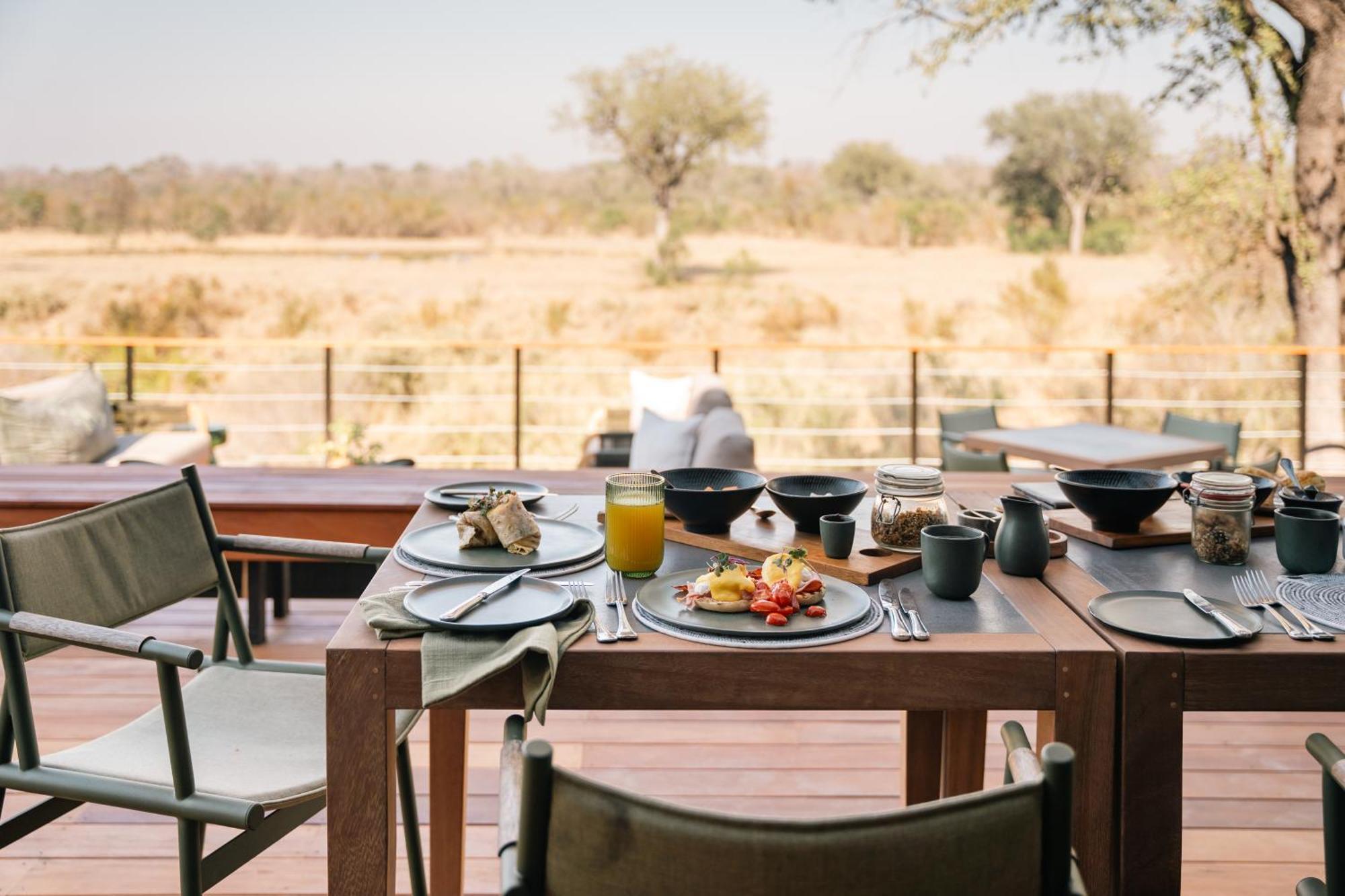Thornybush Simbambili Lodge Reserva de caza Sabi Sand Exterior foto